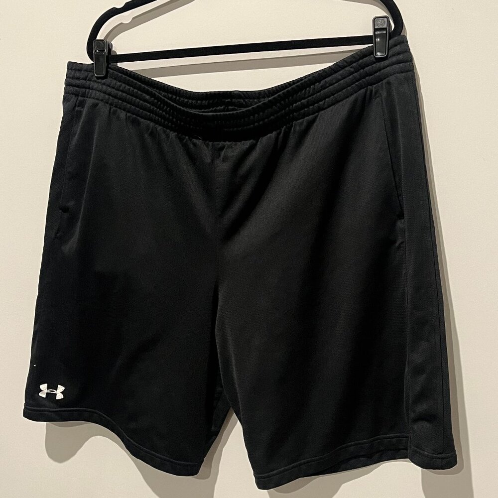 Under Armour Men’s Shorts, Size XXL, Smoke-Free Home, Pin Point Hole in Front